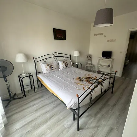 Lana Zona Terme Centro E Vicino A Igea *