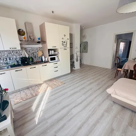 Lana Zona Terme Centro E Vicino A Igea Apartamento